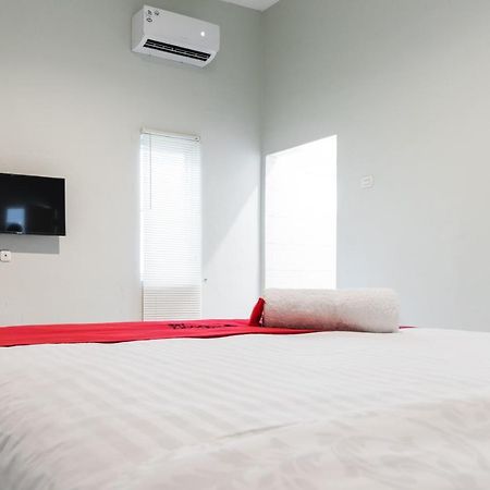 Reddoorz Plus Near Rs Usu Medan 2 Kültér fotó