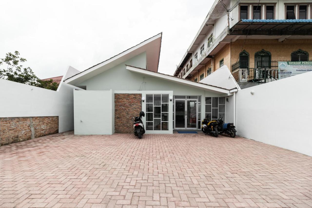 Reddoorz Plus Near Rs Usu Medan 2 Kültér fotó