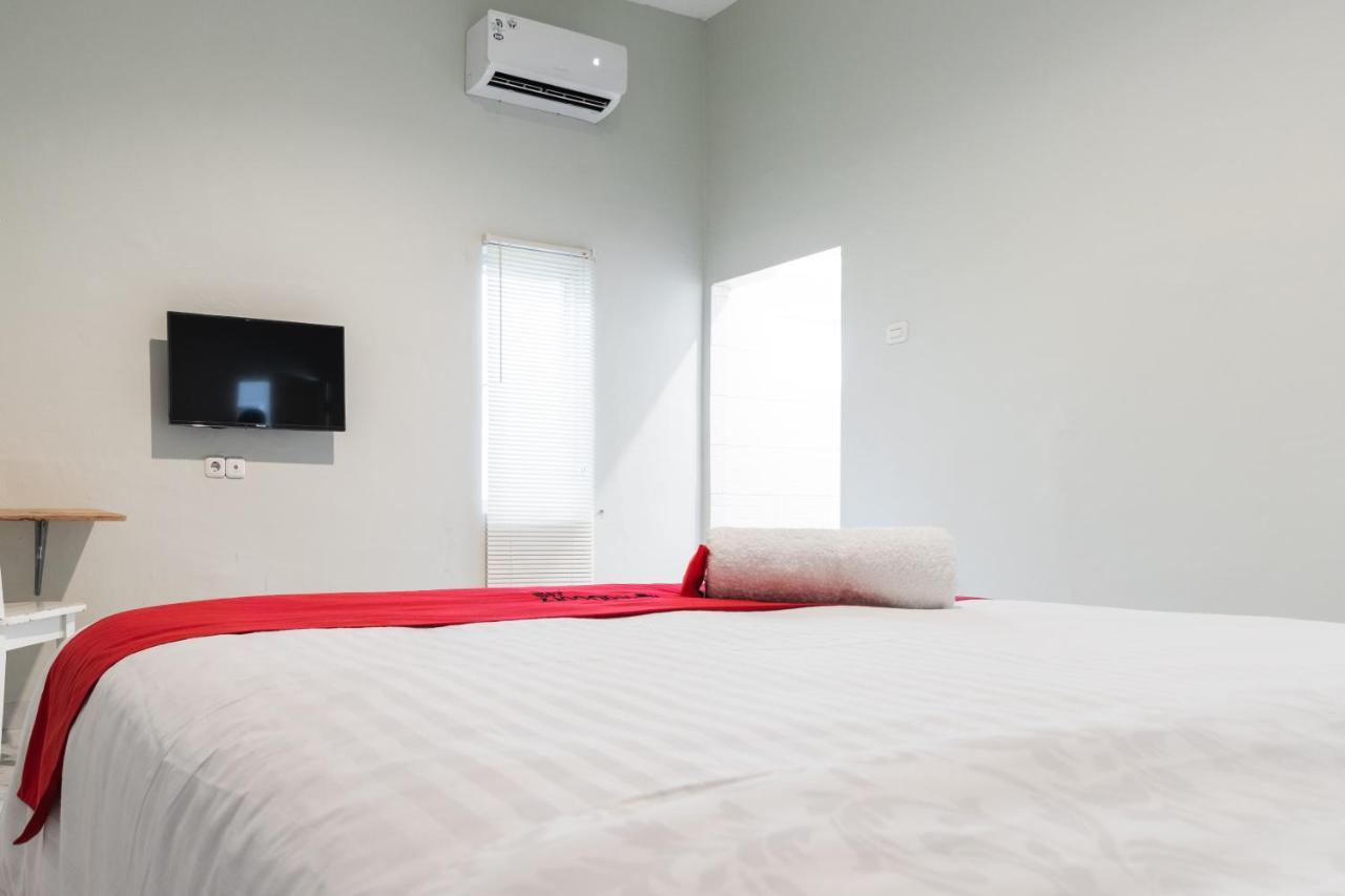 Reddoorz Plus Near Rs Usu Medan 2 Kültér fotó