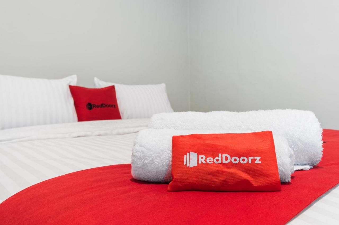 Reddoorz Plus Near Rs Usu Medan 2 Kültér fotó