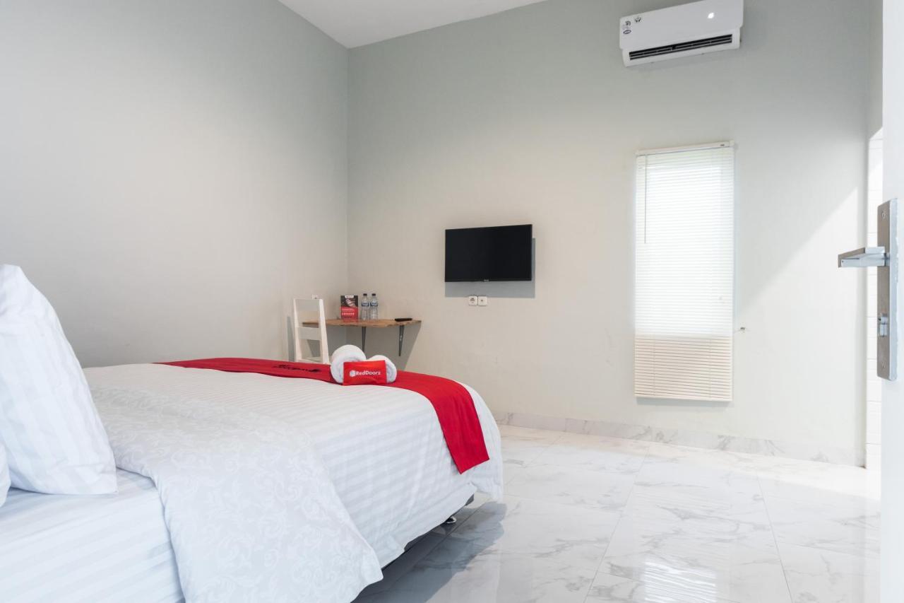Reddoorz Plus Near Rs Usu Medan 2 Kültér fotó