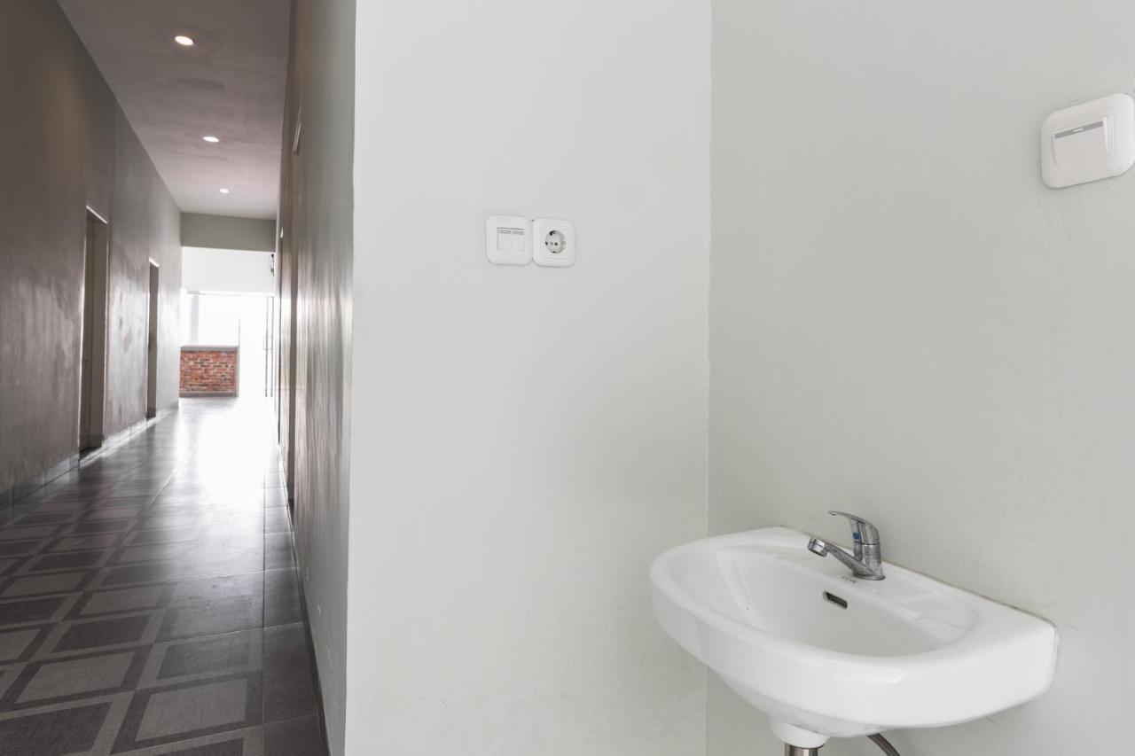 Reddoorz Plus Near Rs Usu Medan 2 Kültér fotó