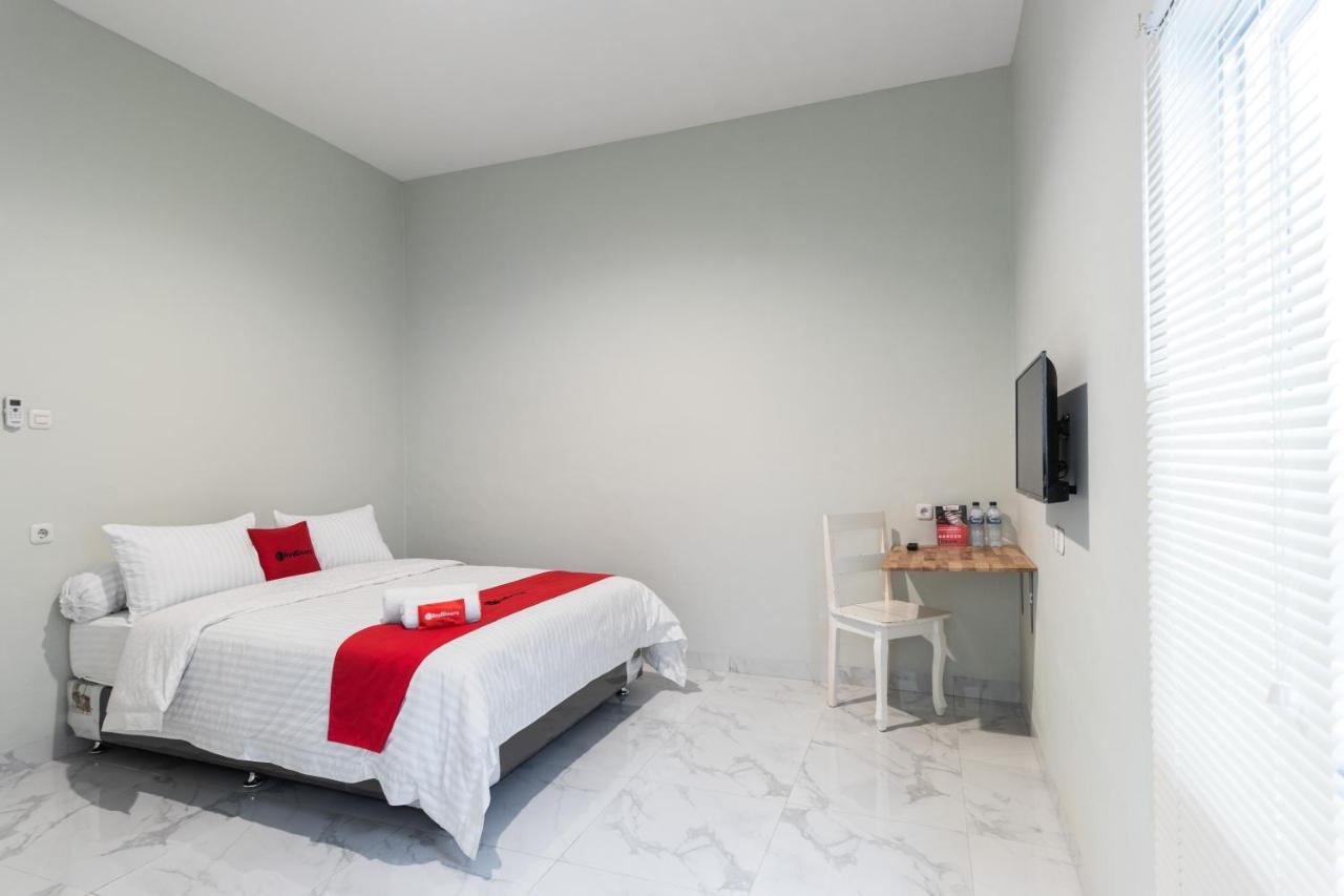 Reddoorz Plus Near Rs Usu Medan 2 Kültér fotó