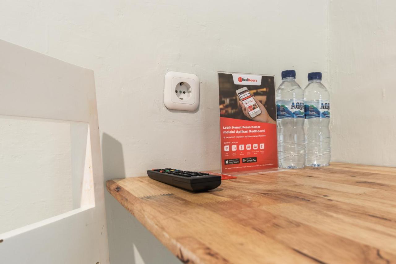 Reddoorz Plus Near Rs Usu Medan 2 Kültér fotó