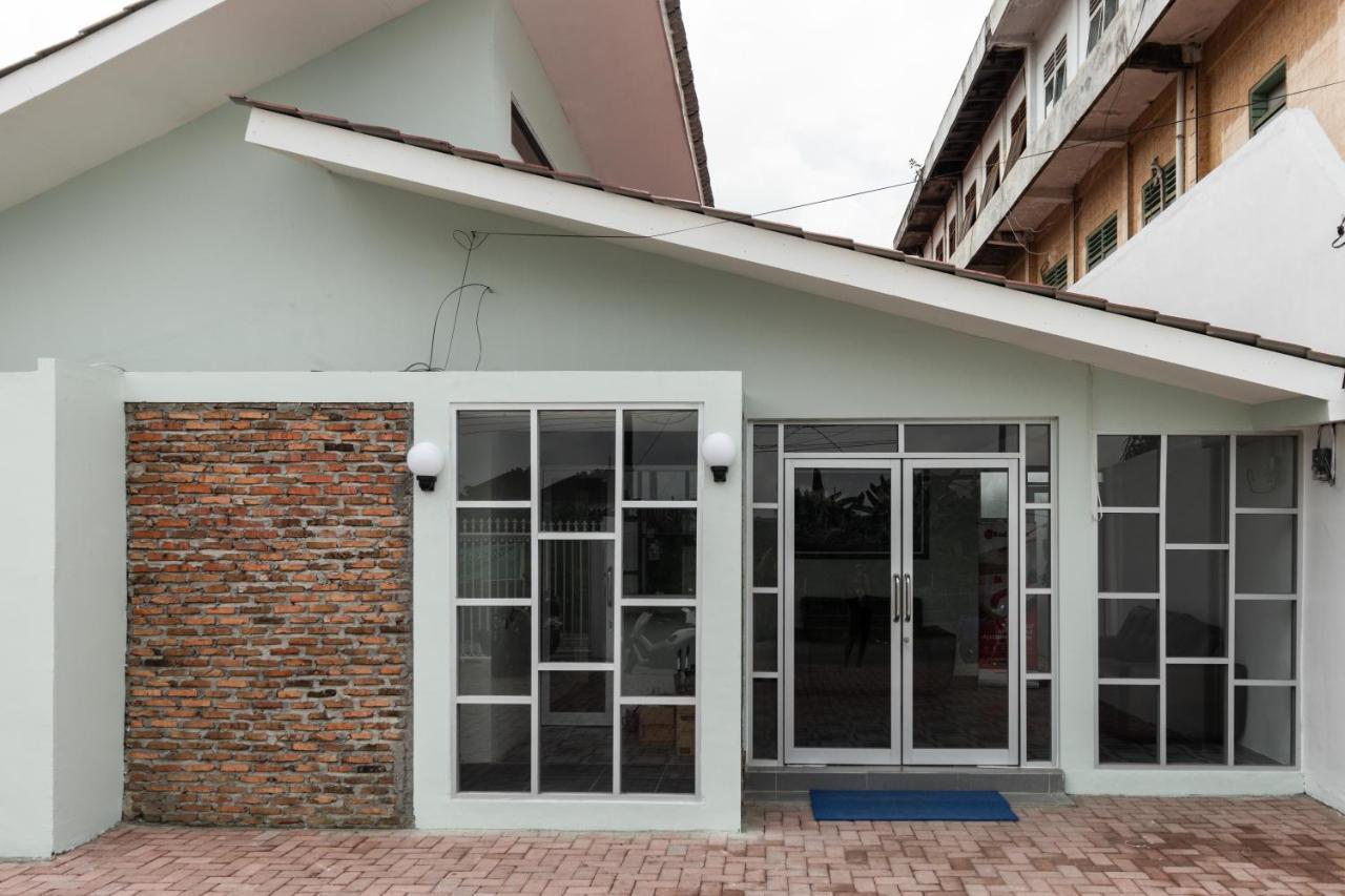 Reddoorz Plus Near Rs Usu Medan 2 Kültér fotó