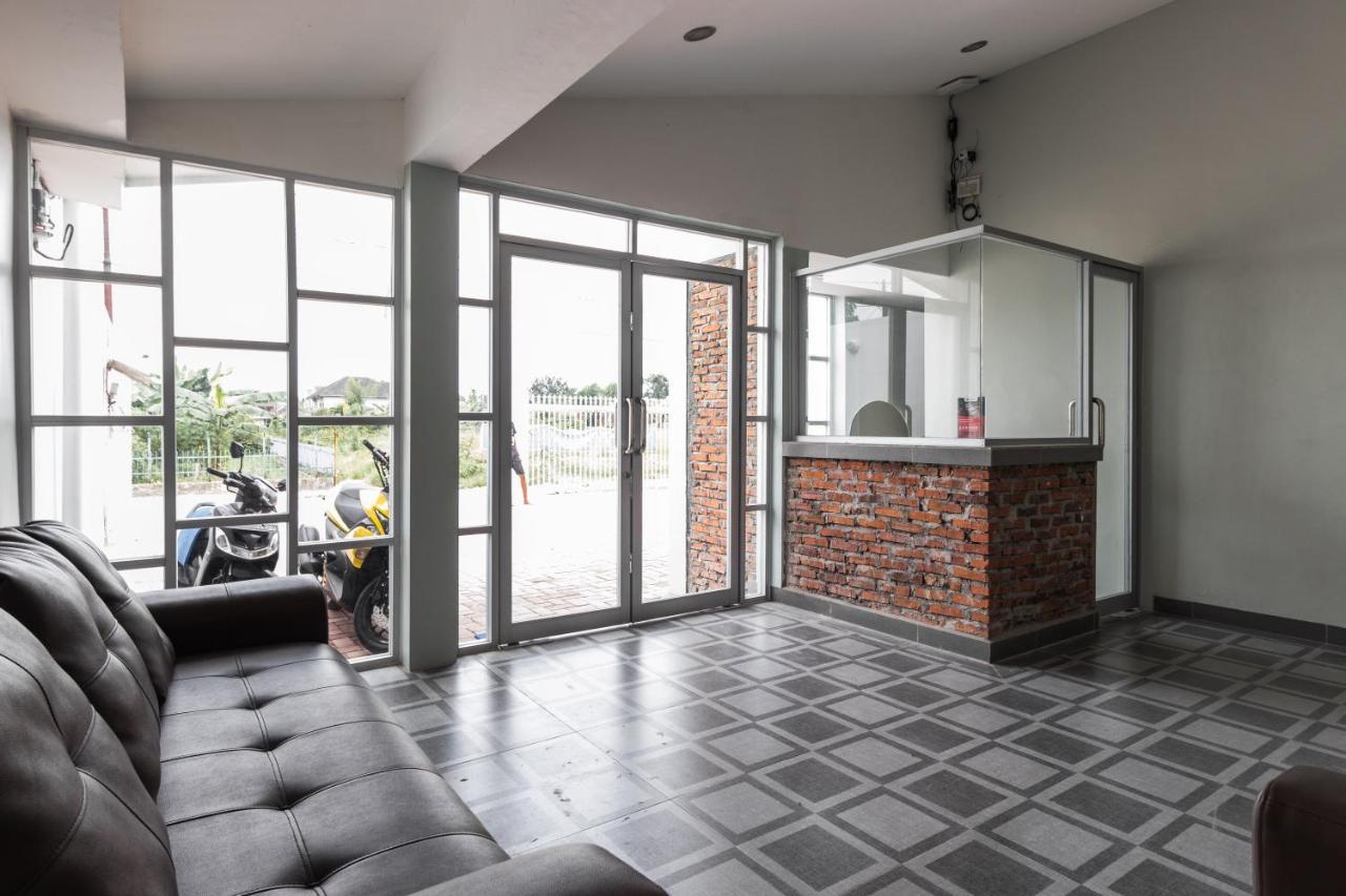 Reddoorz Plus Near Rs Usu Medan 2 Kültér fotó