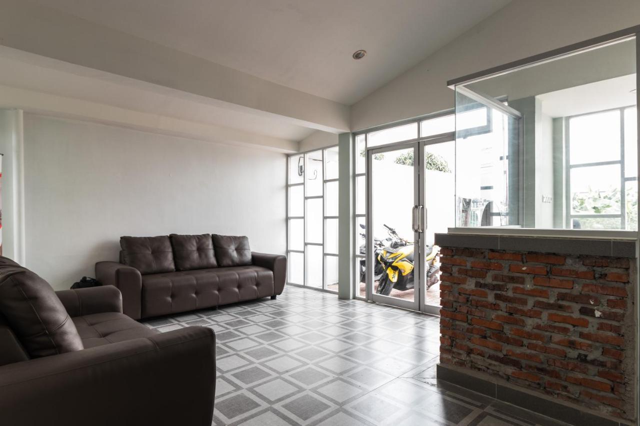 Reddoorz Plus Near Rs Usu Medan 2 Kültér fotó