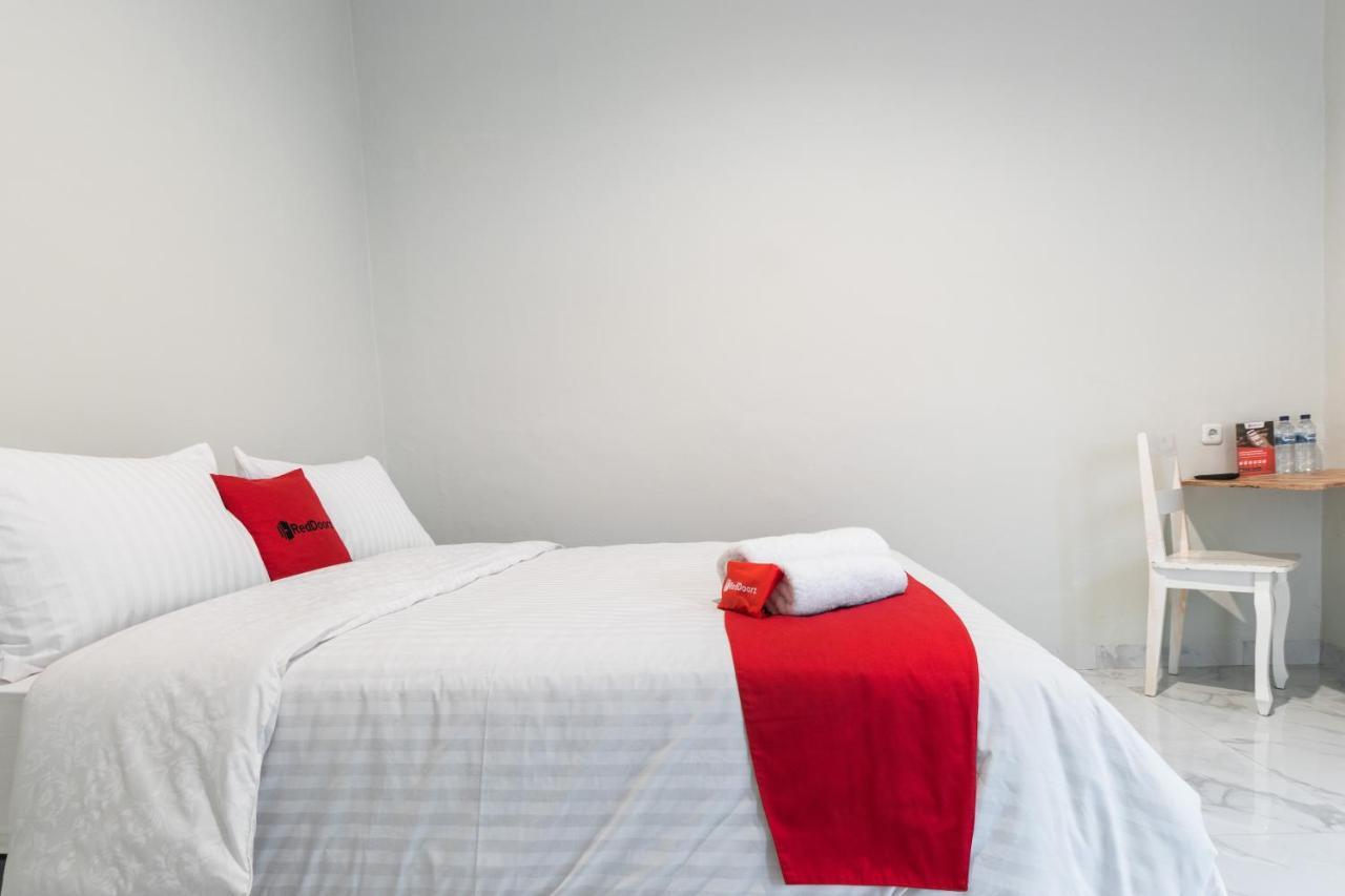 Reddoorz Plus Near Rs Usu Medan 2 Kültér fotó
